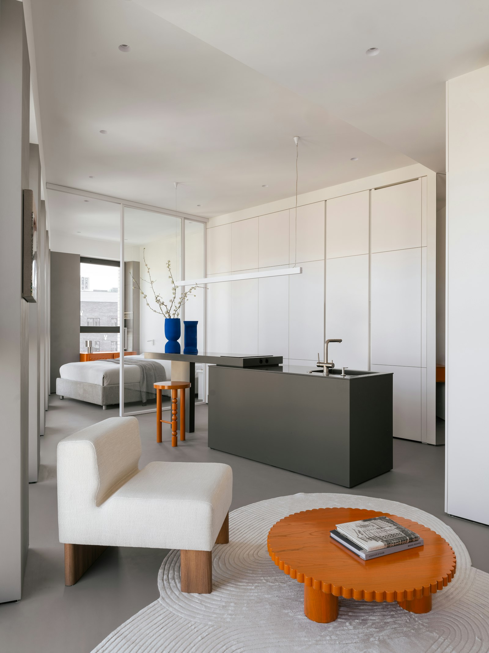Offener Wohnraum mit Küche, geplant von FORM Innenarchitektur