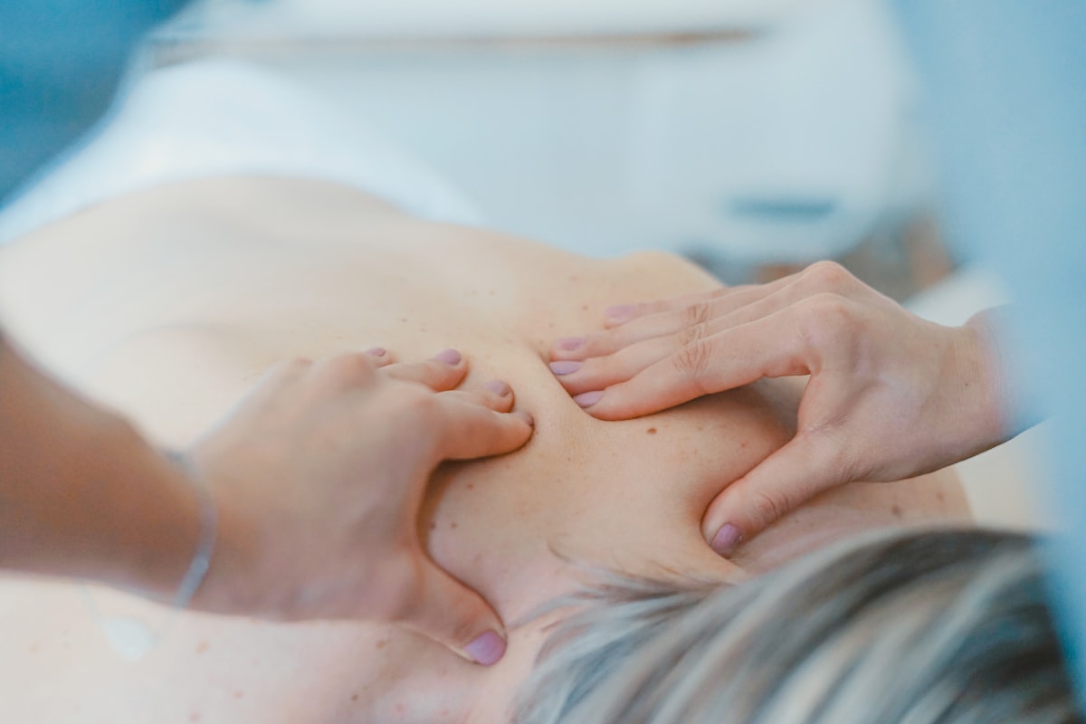 Wellness-Massage, Nacken- und Schulterbereich
